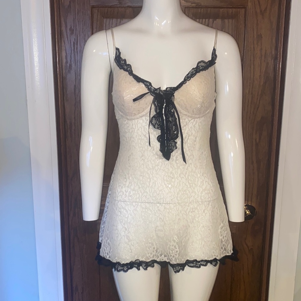Apostrophe Lacy Nights Awaiting Lingerie Nighty- Women’s Size Medium